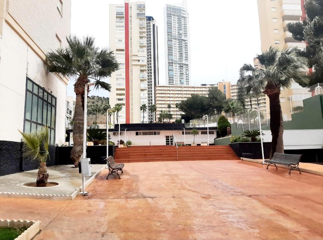 Vacanza Luxury Complex- Parking , Pool Only In The Summer , Rincon De Loix Leilighet Benidorm Eksteriør bilde